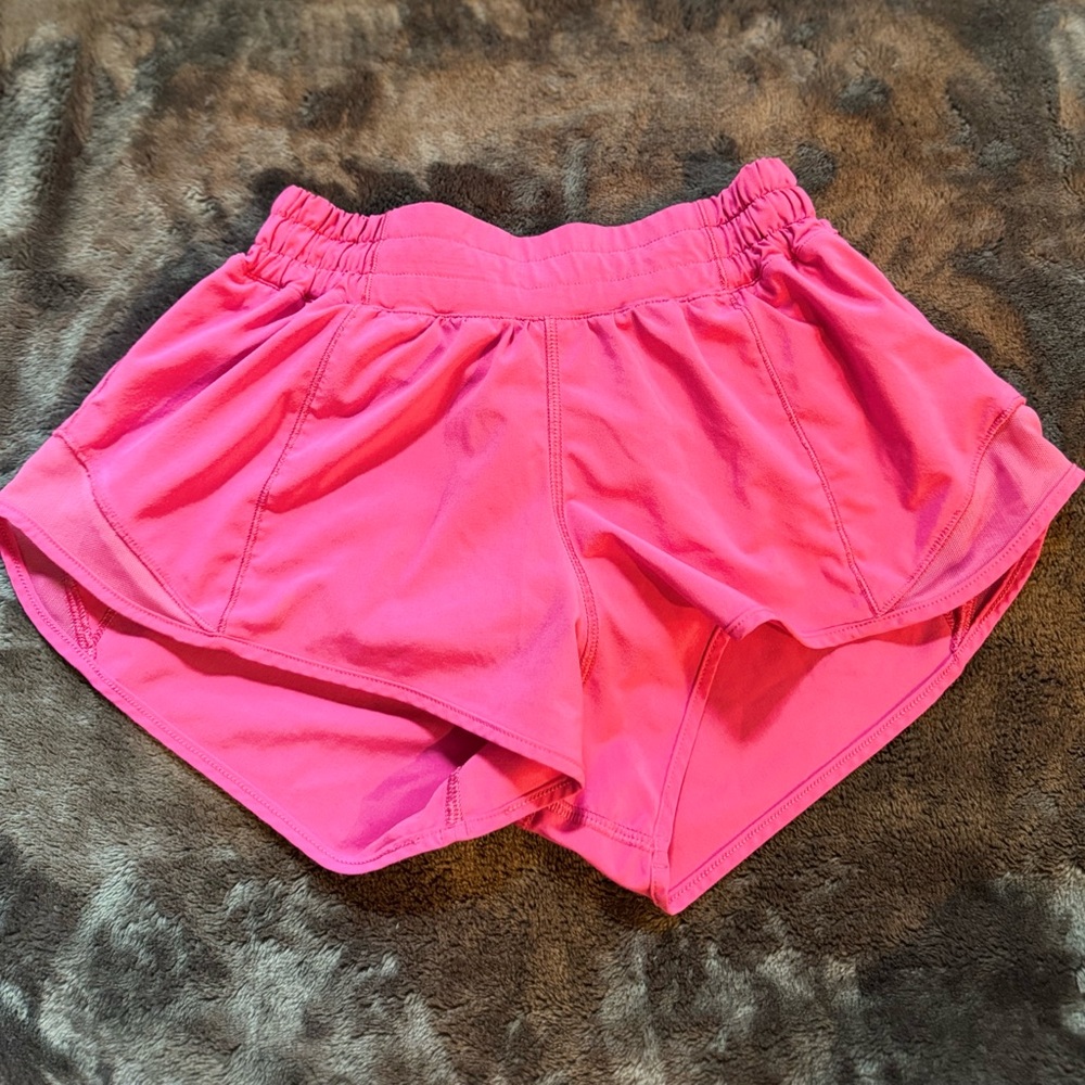 Lululemon Hotty Hot Low-Rise Lined Short 2.5” in Sonic Pink